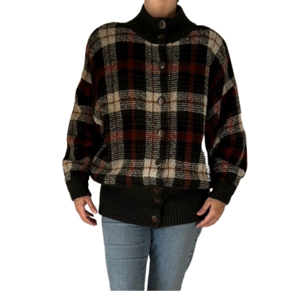 Fabulous, vintage tartan plaid cardigan that buttons up the front.